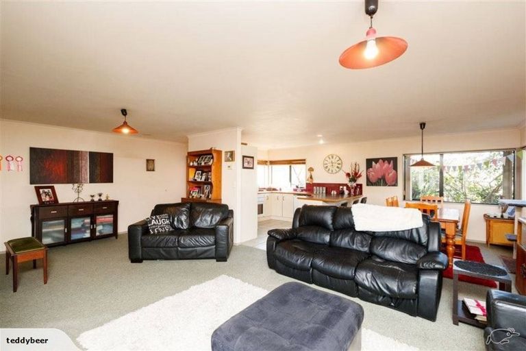 Photo of property in 15 Woburn Place, Takaro, Palmerston North, 4412