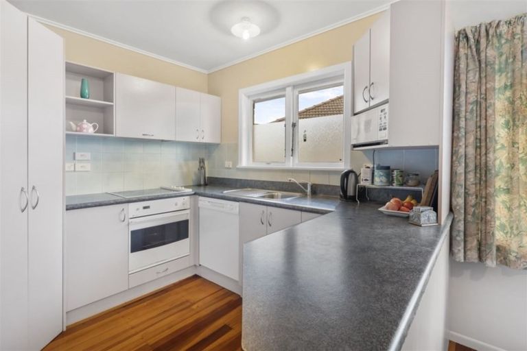 Photo of property in 20 Ward Crescent, Te Atatu Peninsula, Auckland, 0610