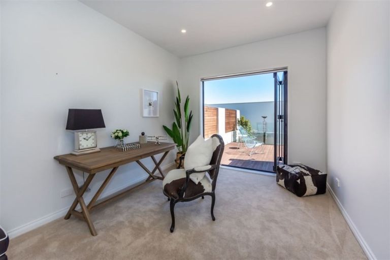 Photo of property in 15 Delhi Place, Cashmere, Christchurch, 8022