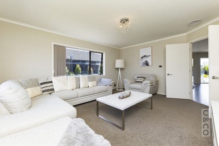Photo of property in 11 Pohutukawa Parade, Riverhead, 0820