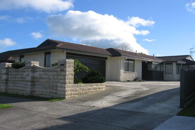 Photo of property in 100 John F Kennedy Drive, Milson, Palmerston North, 4414