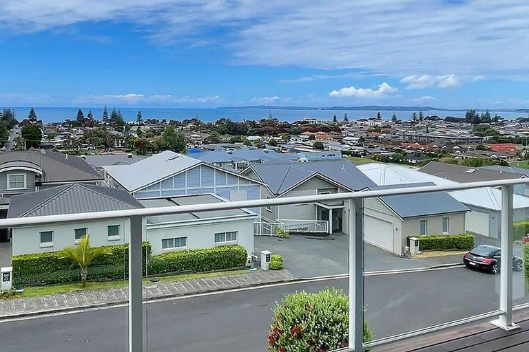 Photo of property in 25 Panorama Heights, Orewa, 0931