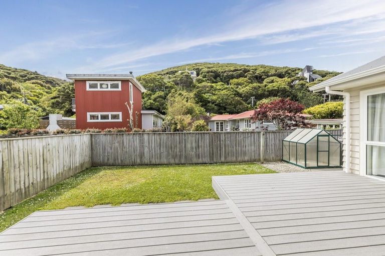 Photo of property in 60 Airlie Road, Plimmerton, Porirua, 5026