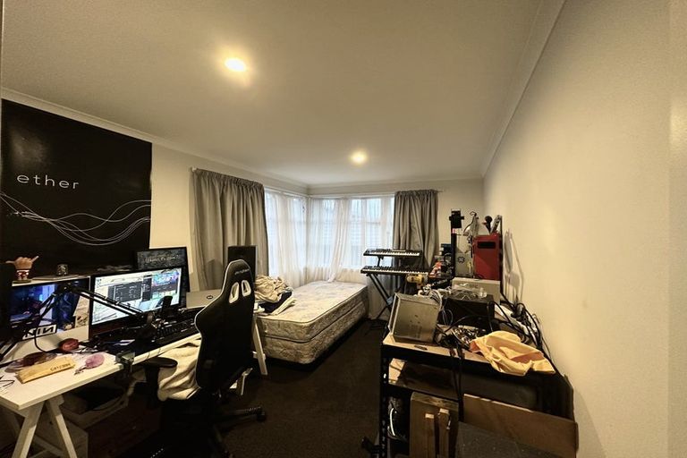 Photo of property in 571a Queen Street East, Levin, 5510