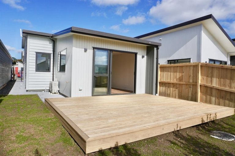 Photo of property in 16 Combat Street, Papakura, 2110