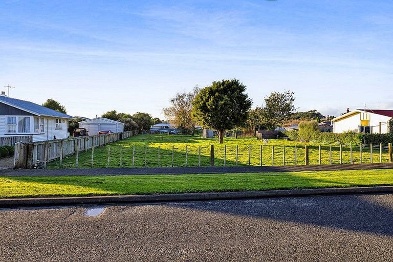 Photo of property in 6 Hussey Street, Waverley, 4510