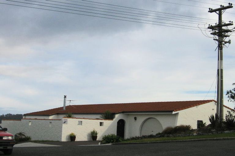 Photo of property in 2 Kyle Street, Leigh, 0985