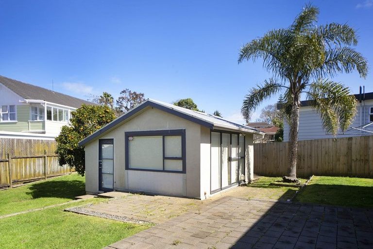 Photo of property in 4 Fordyce Avenue, Sunnyhills, Auckland, 2010