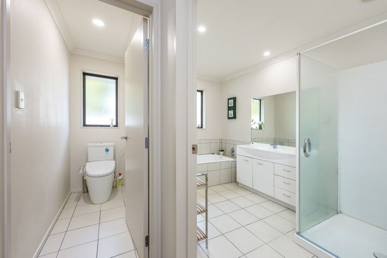 Photo of property in 6 Lough Derg Place, Pinehill, Auckland, 0632