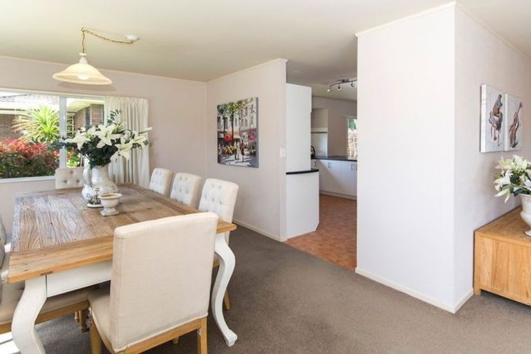 Photo of property in 10 West Fairway, Golflands, Auckland, 2013