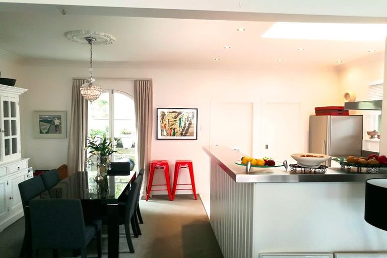 Photo of property in 144 Breaker Bay Road, Breaker Bay, Wellington, 6022