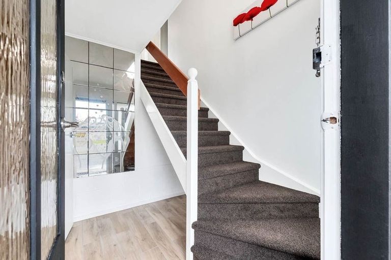 Photo of property in 4 St Catherine Crescent, West Harbour, Auckland, 0618