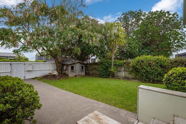 Photo of property in 1c Rutherford Street, Belmont, Auckland, 0622