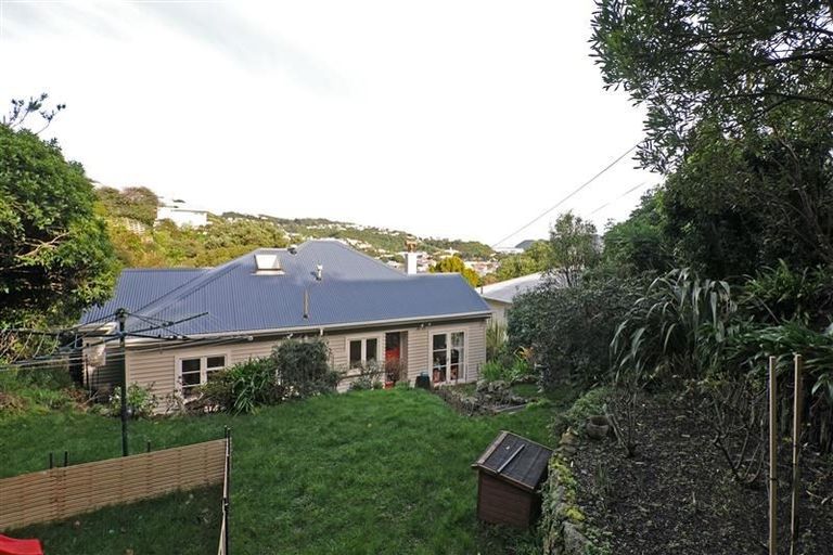 Photo of property in 33 Tio Tio Road, Miramar, Wellington, 6022