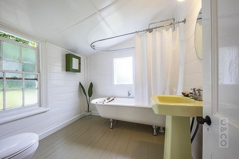 Photo of property in 4 Gow Street, Helensville, 0800