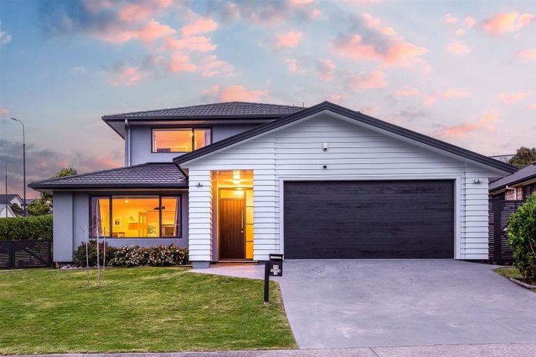 Photo of property in 12 Aotea Drive, Aotea, Porirua, 5024