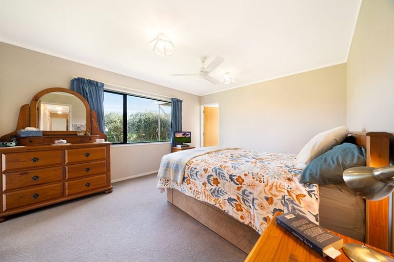 Photo of property in 182 Boord Crescent, Kumeu, 0891