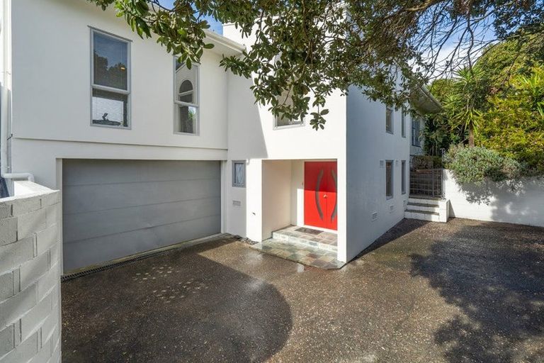 Photo of property in 2/22 Valley Road, Browns Bay, Auckland, 0630