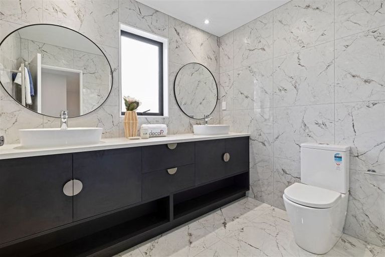 Photo of property in 43 Sunnyheights Road, Orewa, 0931