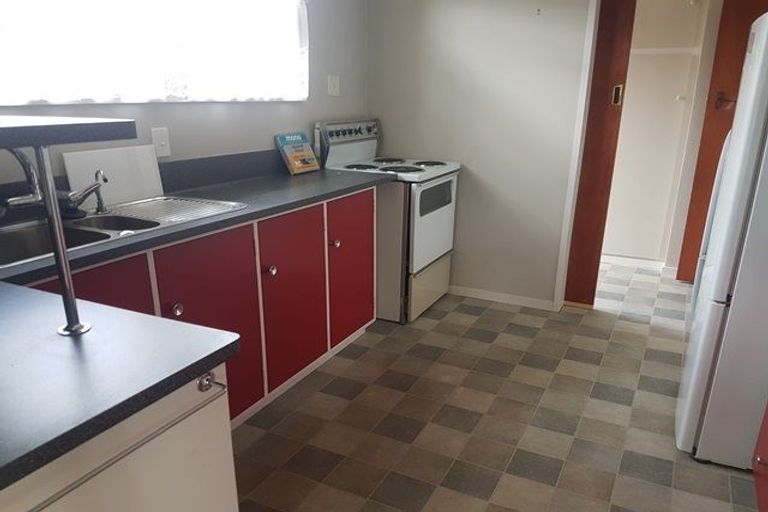 Photo of property in 6 Hollows Crescent, Takaro, Palmerston North, 4412