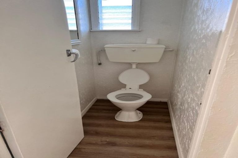 Photo of property in 68 Sutton Crescent, Papakura, 2110