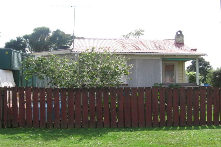 Photo of property in 6 Aputa Avenue, Te Puru, Thames, 3575