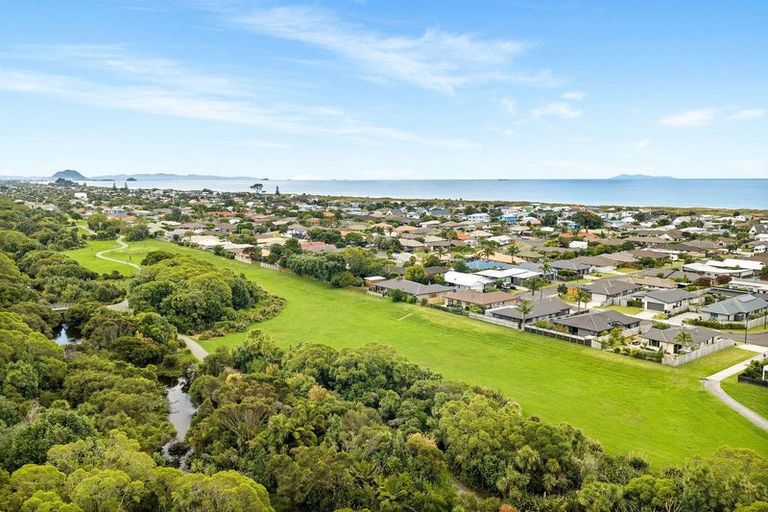 Photo of property in 44 Butterworth Crescent, Papamoa Beach, Papamoa, 3118