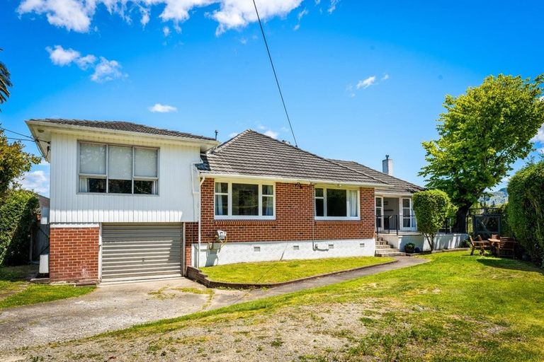 Photo of property in 23 Hall Grove, Ebdentown, Upper Hutt, 5018