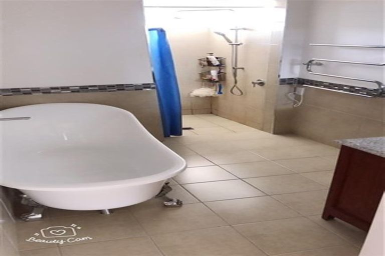 Photo of property in 35a Bradbury Road, Botany Downs, Auckland, 2010