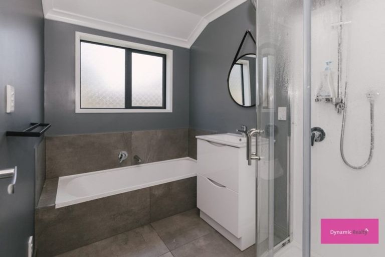 Photo of property in 8 Butler Place, Fitzherbert, Palmerston North, 4410