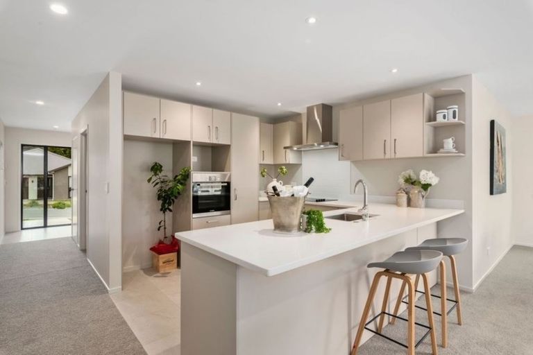 Photo of property in 7 Blatina Drive, Kumeu, 0810