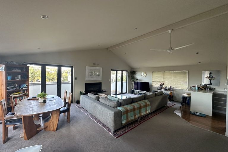 Photo of property in 1/46 Masterton Road, Rothesay Bay, Auckland, 0630