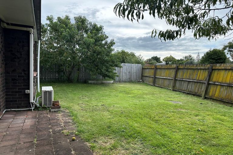 Photo of property in 1/2 Walter Strevens Drive, Conifer Grove, Takanini, 2112