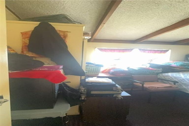 Photo of property in 15a Earlsworth Road, Mangere East, Auckland, 2024