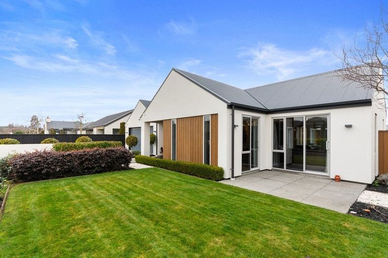 Photo of property in 7 Waterstock Way, Parklands, Christchurch, 8083