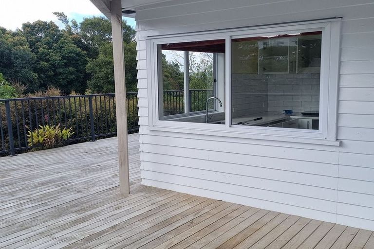 Photo of property in 28 Judkins Crescent, Cockle Bay, Auckland, 2014