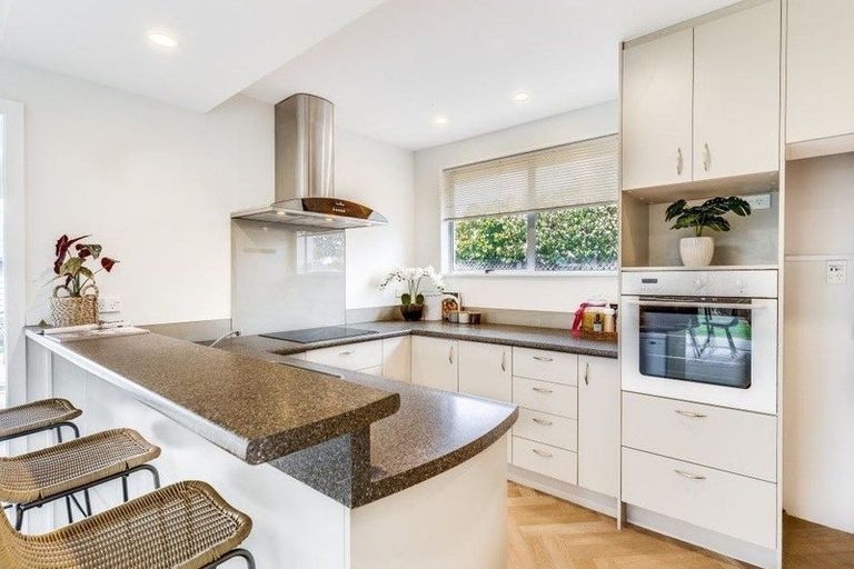 Photo of property in 48 Kent Lodge Avenue, Avonhead, Christchurch, 8042