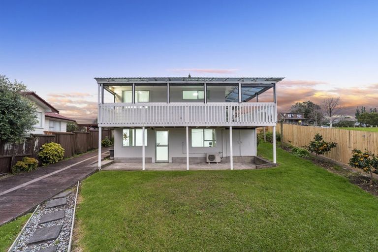 Photo of property in 92 Gallony Avenue, Massey, Auckland, 0614