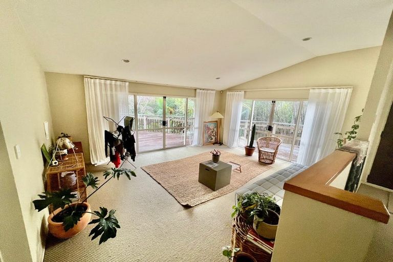 Photo of property in 31 Rifleman Rise, Unsworth Heights, Auckland, 0632