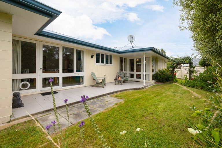 Photo of property in 17 Chilton Grove, Hokowhitu, Palmerston North, 4410