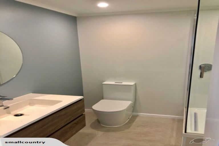 Photo of property in 2/180 Coronation Road, Hillcrest, Auckland, 0627