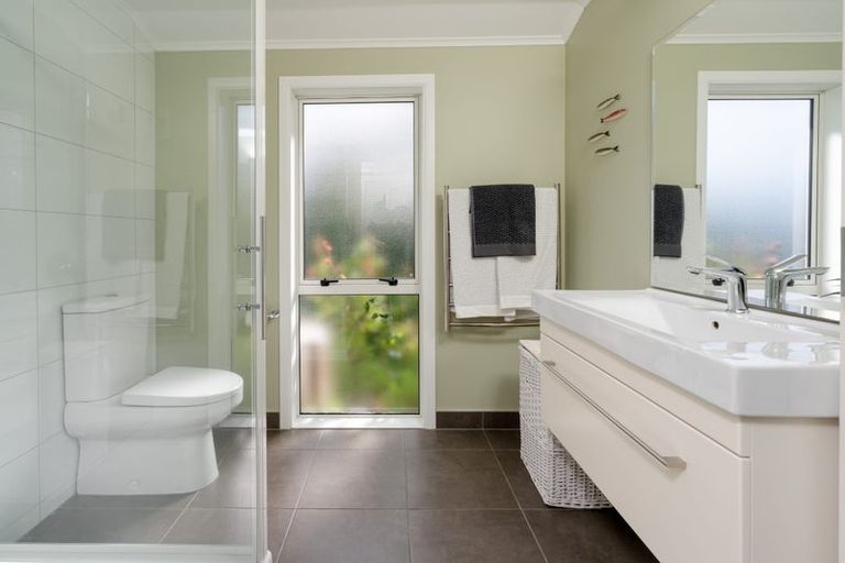 Photo of property in 450 Te Moana Road, Waikanae, 5036