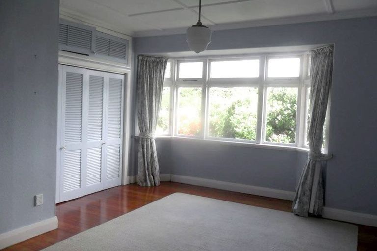 Photo of property in 44 Tio Tio Road, Miramar, Wellington, 6022