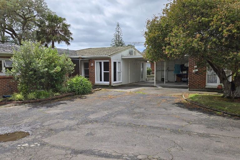 Photo of property in 1/68 Titirangi Road, New Lynn, Auckland, 0600