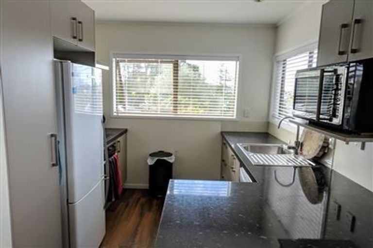 Photo of property in 24 Orton Street, Glenfield, Auckland, 0627