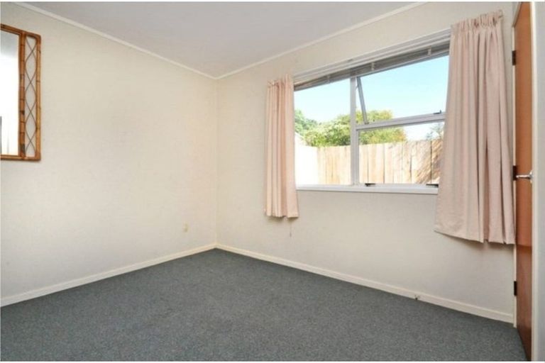 Photo of property in 2/67 Titirangi Road, New Lynn, Auckland, 0600