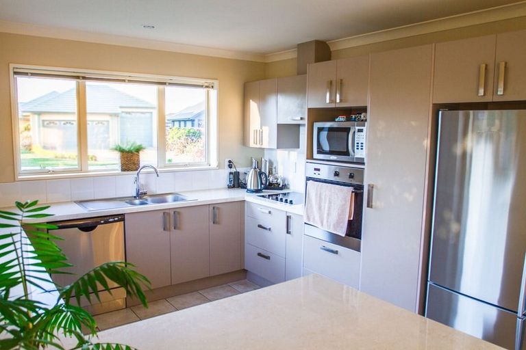 Photo of property in 17 Six Silvers Avenue, Halswell, Christchurch, 8025