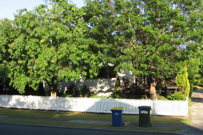 Photo of property in 82 Oaktree Avenue, Browns Bay, Auckland, 0630