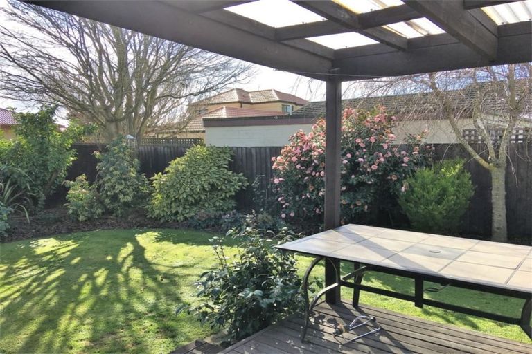 Photo of property in 2/368 Yaldhurst Road, Russley, Christchurch, 8042