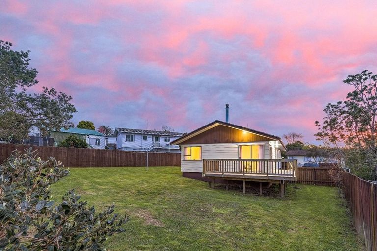 Photo of property in 10 Styca Place, Sunnyvale, Auckland, 0612